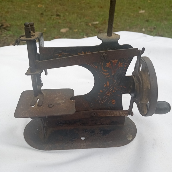 Antique Child Sewing Machine - Picture 7 of 9
